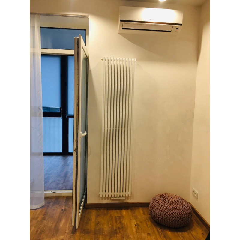 Дизайнерский вертикальный радиатор Betatherm Praktikum 387x1800x57 RAL 9016M White
