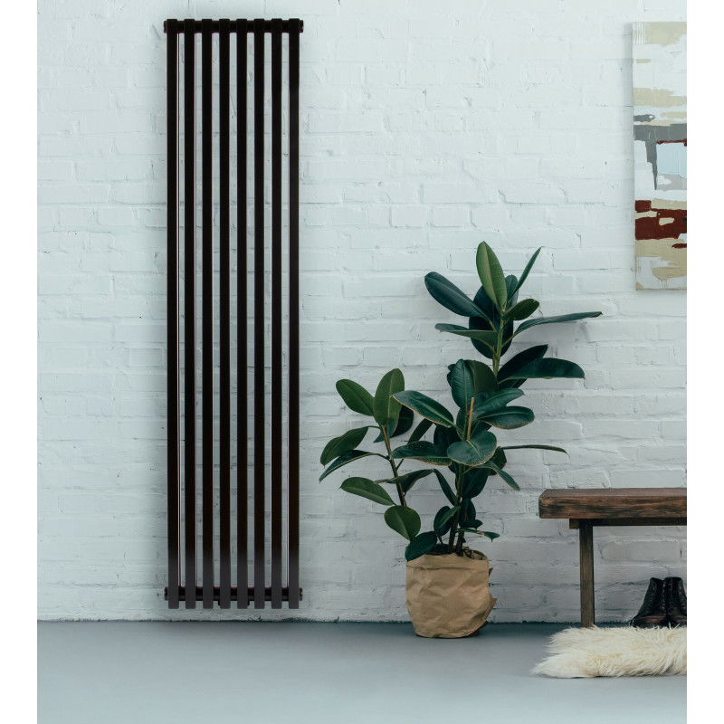 Дизайнерский вертикальный радиатор отопления Betatherm Quantum 325x1500x79 RAL 9005M Black