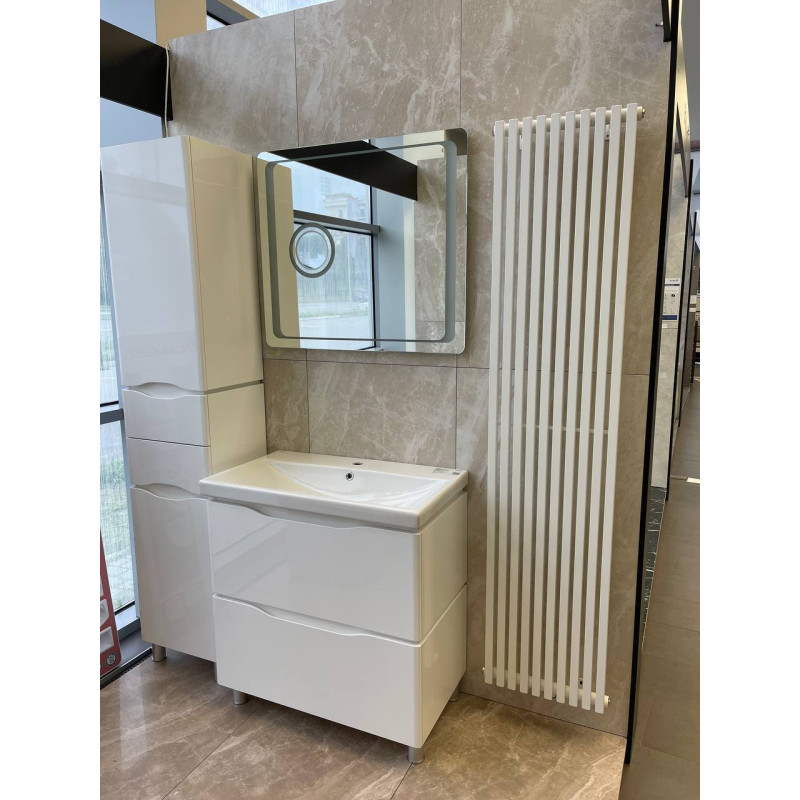 Дизайнерский вертикальный радиатор отопления Betatherm Quantum 405x1800x57 RAL 9016M White
