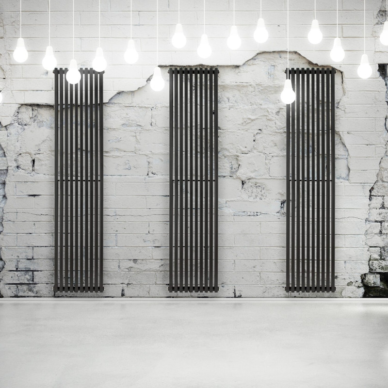 Дизайнерский вертикальный радиатор Betatherm Quantum 405x1800x79 RAL 9005M Black