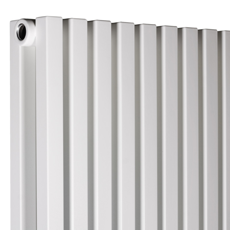 Дизайнерский вертикальный радиатор отопления Betatherm Quantum 525x2000x79 RAL 9016M White
